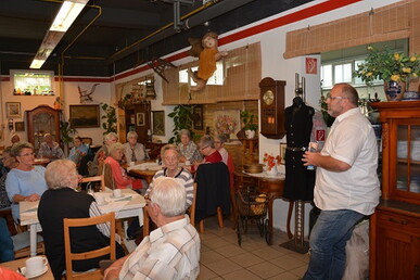 Reger Austausch im Generationencafé