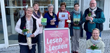 "Auf in den Frühling": Lesenachmittag für Menschen im erfahrenen Lebensalter