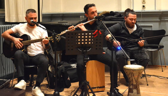 Das Trio um Cem Cemil Dinc spielte Lieder voller Melancholie. Foto: Wolfgang Teipel