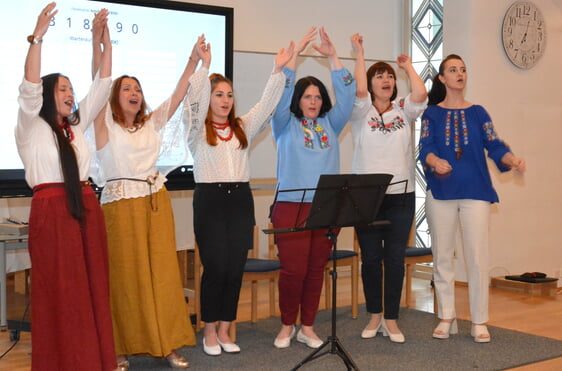 Das Ensemble "Von Herz zu Herz" sang ein ukrainisches Volkslied. Foto: Wolfgang Teipel