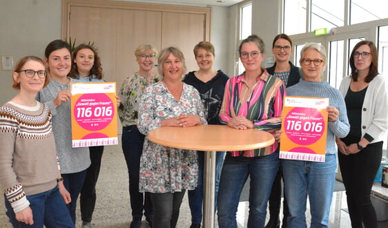 Bei einem Treffen im Rathaus bereiteten Mitglieder der Gesprächsrunde gegen häusliche Gewalt den Aktionstag am 19. November vor. Foto: Wolfgang Teipel