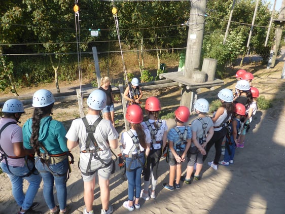 Ein Ausflug in den Kletterpark ist immer auch ein kleines Abenteuer. Foto: Diakonie