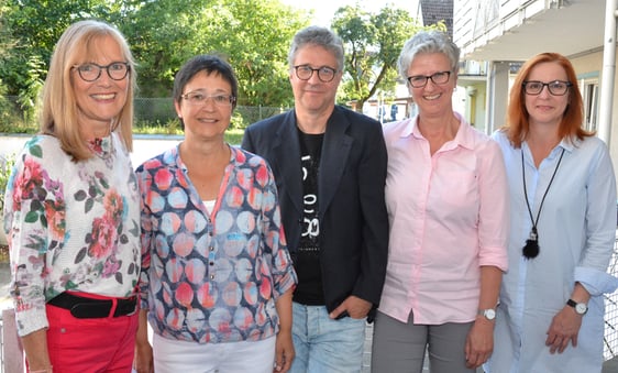 Anita Pfeiffer (Vorsitzende) Annette Wilk (Kassiererin), Axel Schulzke (2. Vorsitzender) und Brigitte Hilbrandt (Schriftführerin) mit Monika Triffo vom Beratungsteam. Foto: Wolfgang Teipel