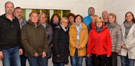 Das Team (rechts Heike Schaefer, Leiterin der Freiwilligenzentrale) hat perfekte Arbeit abgeliefert. Jetzt freuen sich alle auf die Eröffnung am 4. Dezember. Foto: Wolfgang Teipel