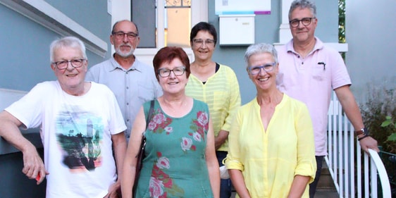 Der Förderverein der Suchtberatungsstelle (v.l.): Wolfgang Teipel und Magnus Sommer (Kassenprüfer), Gerlinde Gerhard (Schriftführerin), Annette Wilk (Kassiererin), Brigitte Hilbrandt (2. Vorsitzende) und Axel Schulzke (1. Vorsitzender). (Foto: Jakob Salzmann)